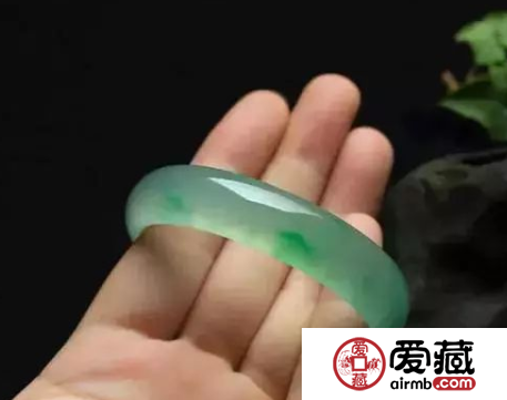 翡翠鑒定常見的錯(cuò)誤方法 千萬不要這樣鑒定翡翠