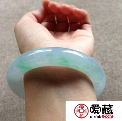 天然A货翡翠手镯价格多少钱 2019翡翠手镯市场价