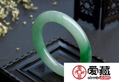 如何挑选好的彩色翡翠 专家给你支招了