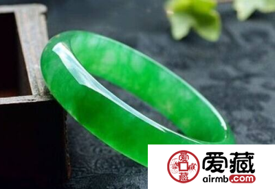 翡翠的绿色等级分类有几种 这种绿你一定很少见