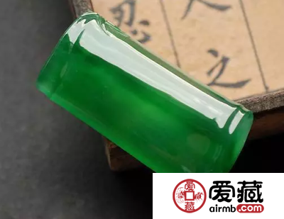 怎么挑选质量好的翡翠 选翡翠要看玉质
