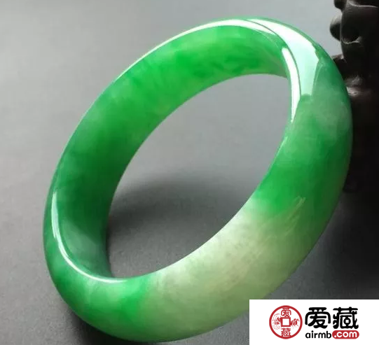 不懂如何选购翡翠手镯 看行家总结的5大诀窍