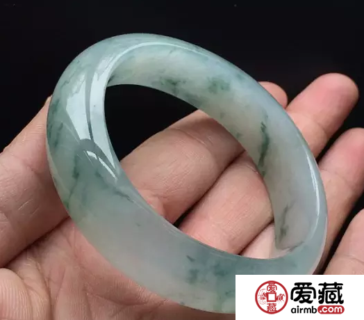 选购翡翠手镯时一定要注意这3点 避免上当！