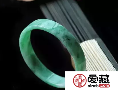选购翡翠手镯时一定要注意这3点 避免上当！