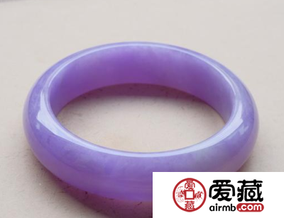 紫罗兰玉手镯鉴赏：完美呈现东方气韵