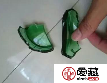 翡翠造假揭秘：啤酒瓶底加工“翡翠”全過程，你見過嗎？