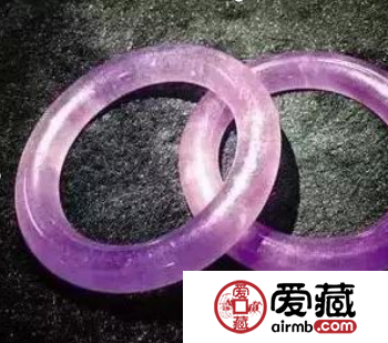 翡翠造假揭秘：啤酒瓶底加工“翡翠”全過程，你見過嗎？
