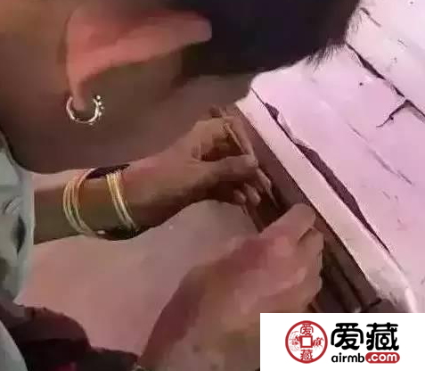 翡翠邊角料的價(jià)值如何 11歲小孩靠撿邊翡翠角料養(yǎng)活全家？