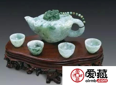 价值最高的翡翠饰品是怎样的 翡翠手镯竟只排第二？