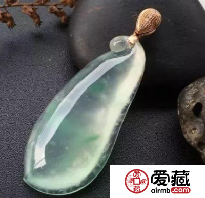价值最高的翡翠饰品是怎样的 翡翠手镯竟只排第二？