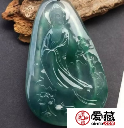 价值最高的翡翠饰品是怎样的 翡翠手镯竟只排第二？