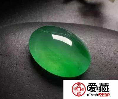 价值最高的翡翠饰品是怎样的 翡翠手镯竟只排第二？
