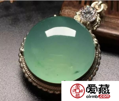 價值最高的翡翠飾品是怎樣的 翡翠手鐲竟只排第二？