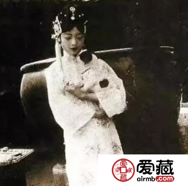 中国最后一位皇后的翡翠，留下的一套绝世翡翠