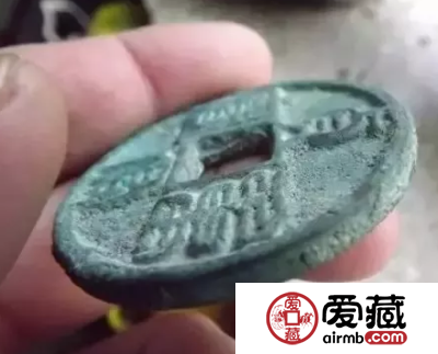 高仿古钱币是怎么做锈的？四大技巧辨伪古钱币假锈