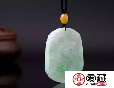 中國(guó)翡翠玉佩收藏價(jià)值及投資前景解讀