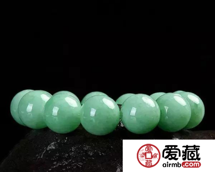 中國(guó)翡翠玉佩收藏價(jià)值及投資前景解讀