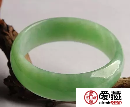 中国人最喜欢的翡翠饰品有哪些 排行第一竟然是它！