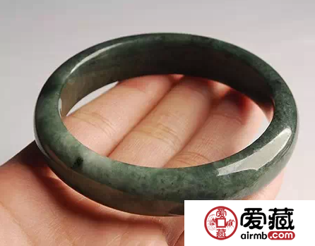 中国人最喜欢的翡翠饰品有哪些 排行第一竟然是它！