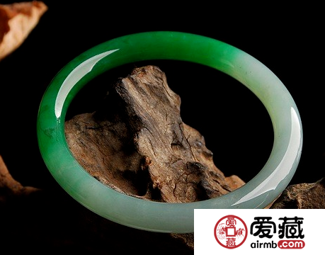 中国人最喜欢的翡翠饰品有哪些 排行第一竟然是它！