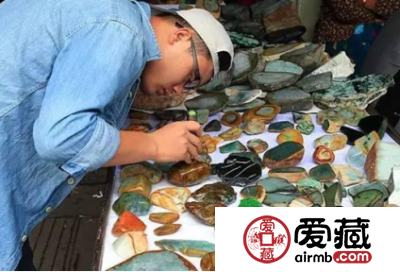 翡翠是怎么雕刻的 翡翠雕刻工艺过程图解