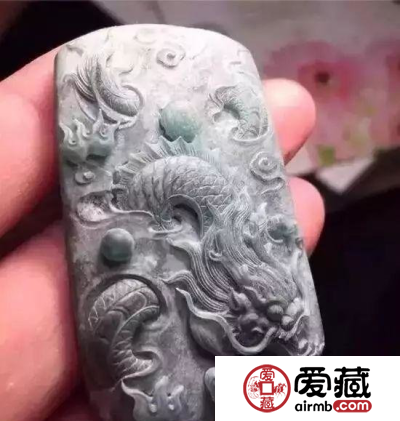30万极品蓝水雪花棉翡翠原石蜕变成收藏级别的龙牌