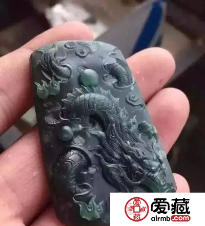 30万极品蓝水雪花棉翡翠原石蜕变成收藏级别的龙牌