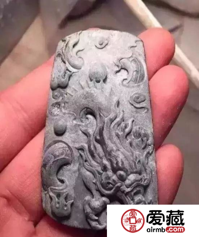 30万极品蓝水雪花棉翡翠原石蜕变成收藏级别的龙牌