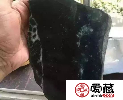 30万极品蓝水雪花棉翡翠原石蜕变成收藏级别的龙牌