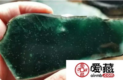36万买的翡翠原石，切开后就涨到600万？在场的人都惊呆了