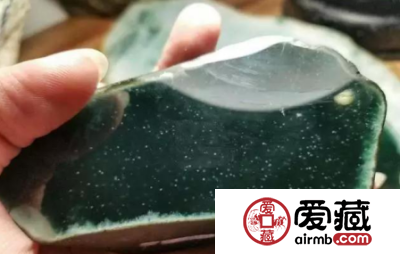 36万买的翡翠原石，切开后就涨到600万？在场的人都惊呆了