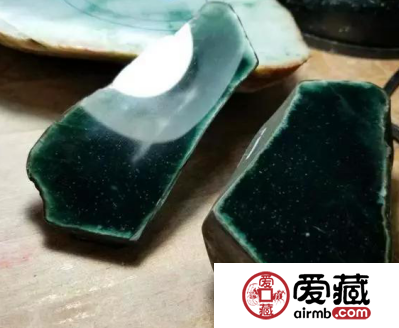36萬買的翡翠原石，切開后就漲到600萬？在場的人都驚呆了
