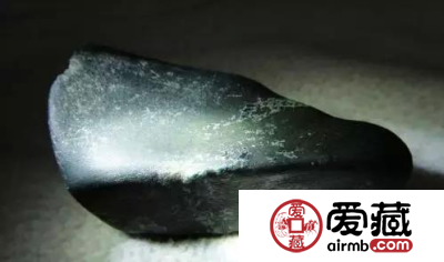 36万买的翡翠原石，切开后就涨到600万？在场的人都惊呆了