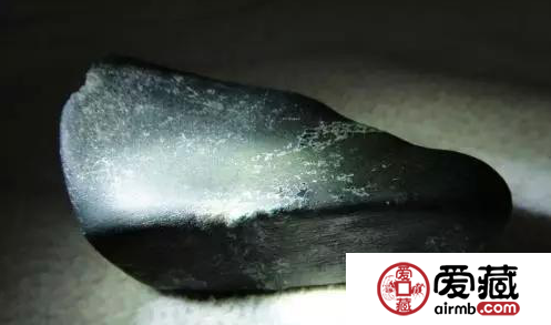 36萬買的翡翠原石，切開后就漲到600萬？在場的人都驚呆了