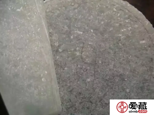切翡翠原石解析：切翡翠原石为什么要挑种老的料子
