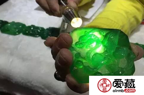 小小的翡翠就值八个亿 它的价值从哪来？