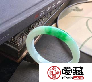 哪种翡翠手镯最容易升值 这两种普通翡翠升值空间大