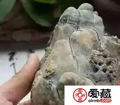 被扔掉的翡翠砖头料也可以价值几十万 这是真的吗