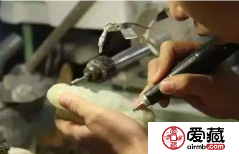 怎樣才能區(qū)別機(jī)雕和手工雕 翡翠機(jī)雕和手工雕區(qū)別