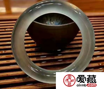 购买翡翠时如果信了这几句话，往往很容易上当吃亏！