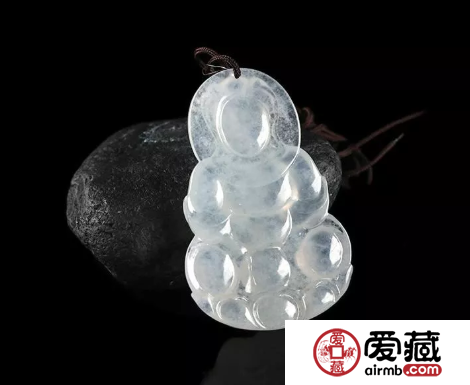 翡翠“瑩光”絕非“熒光”？一字之差，價格天差地別