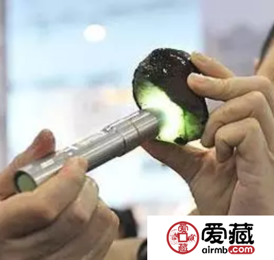 如何挑选翡翠原石 这些挑选方法值得学习