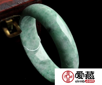 豆种翡翠手镯能戴透是不是真的