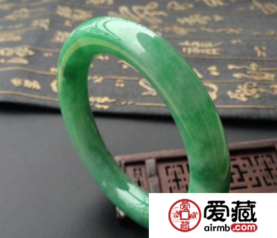 豆种翡翠手镯能戴透是不是真的