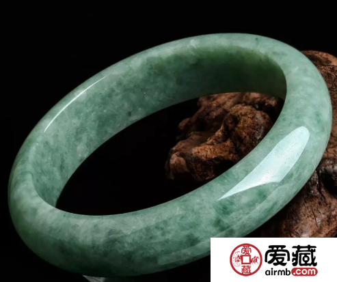 豆種翡翠手鐲的價格一般是多少錢呢