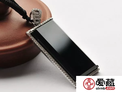 黑翡翠价格，与墨翠相似的黑色翡翠价格贵吗