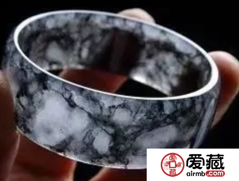 黑翡翠价格，与墨翠相似的黑色翡翠价格贵吗
