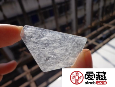 翡翠有棉就一定会降低翡翠的价值吗