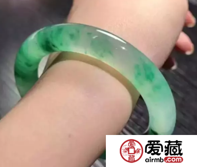 翡翠镯子有什么好处 你很有必要看看