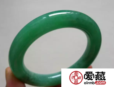翡翠镯子有什么好处 你很有必要看看